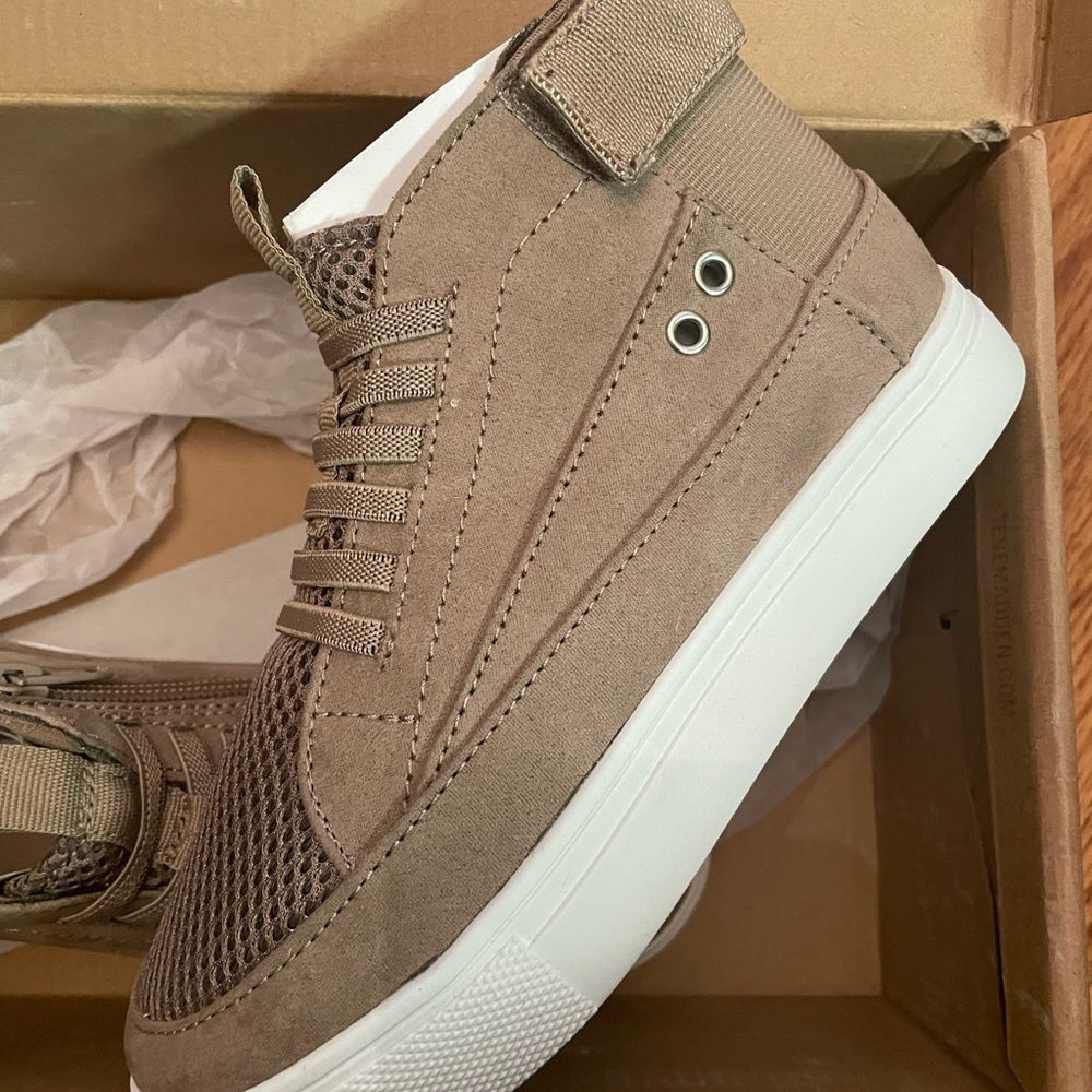 New Steve Madden boys shoes - Picture 4 of 6